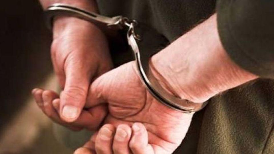 مامور قلابی توسط پلیس دستگیر شد مامور قلابی توسط پلیس دستگیر شد